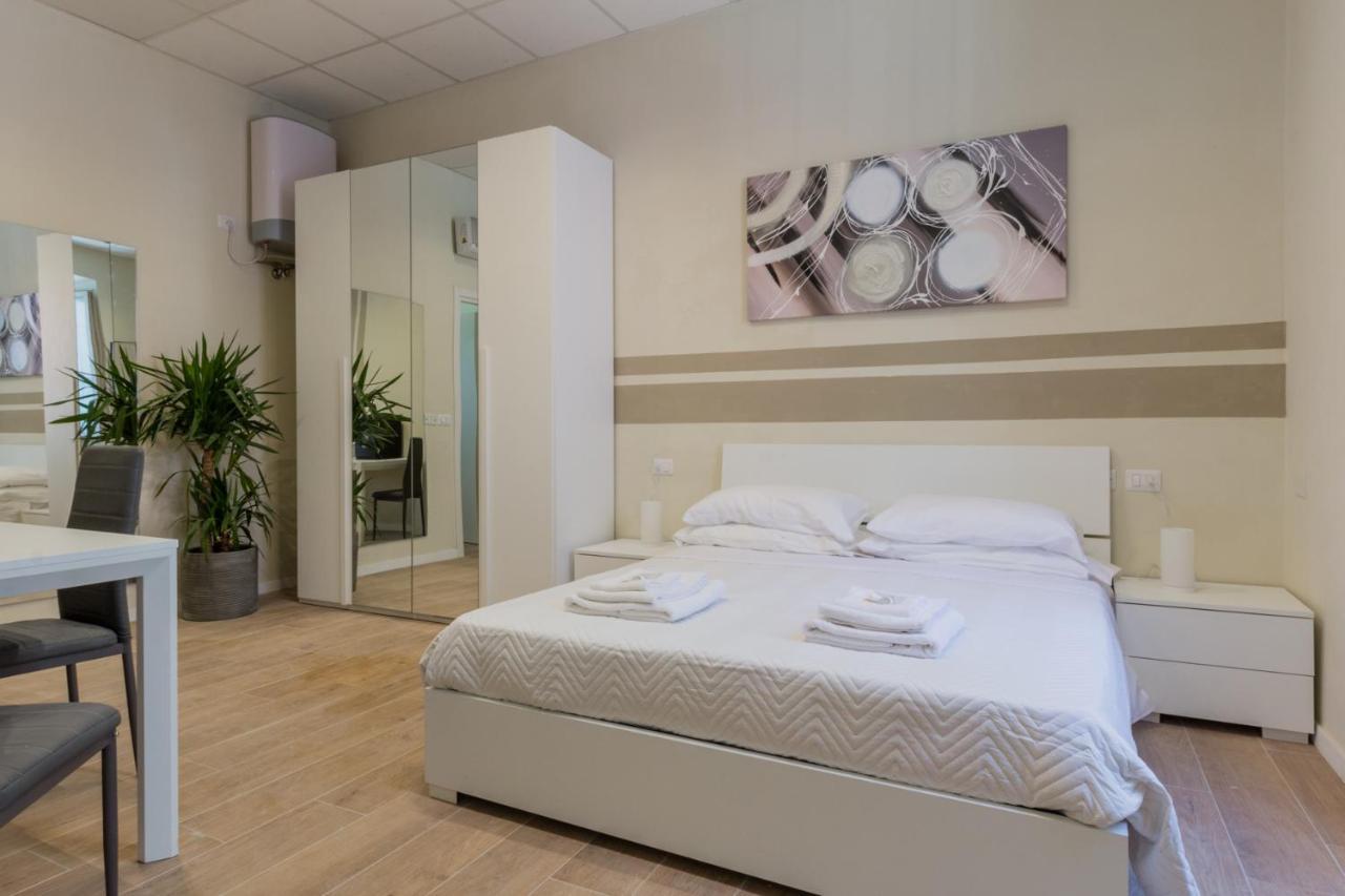 Center Rooms 皮亚琴察 外观 照片