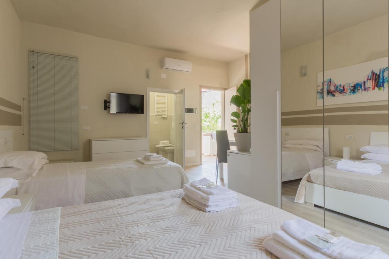 Center Rooms 皮亚琴察 外观 照片