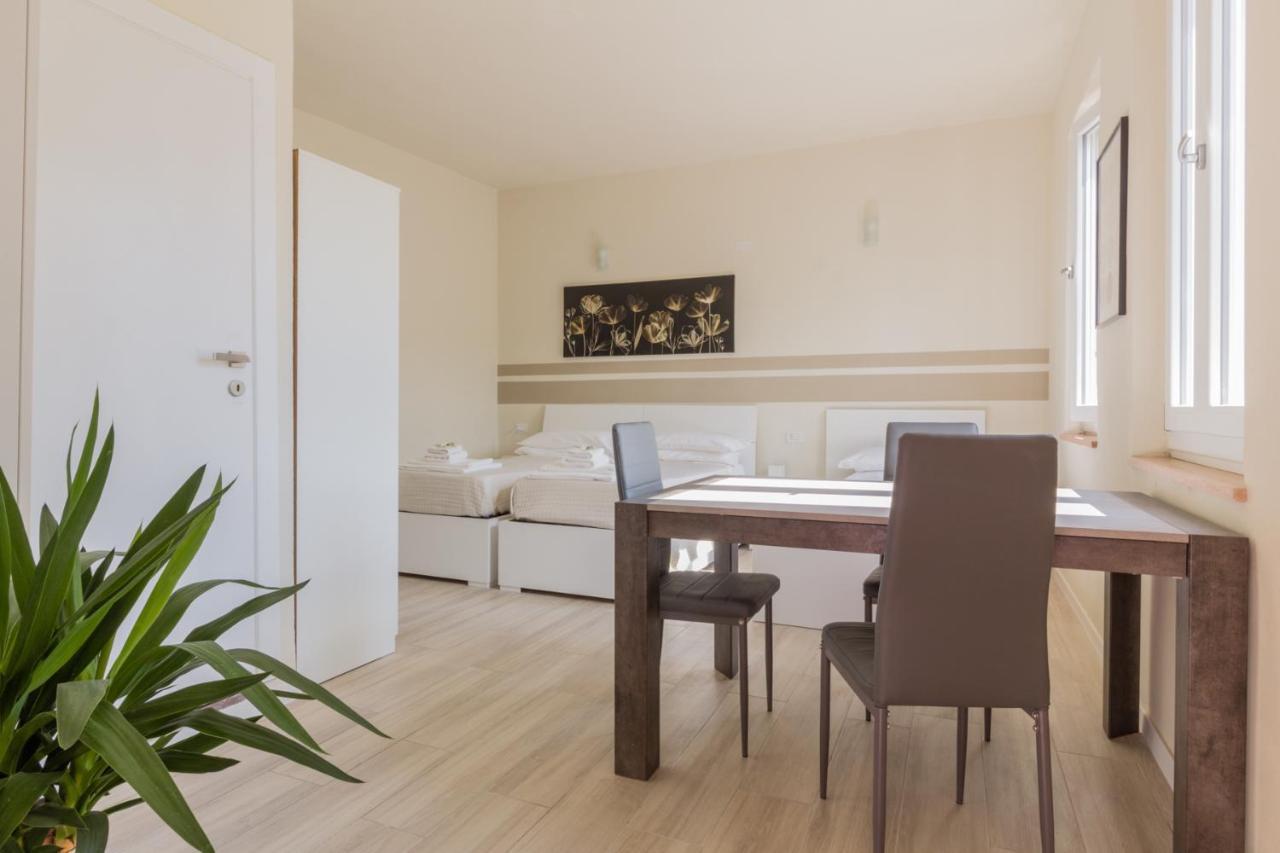 Center Rooms 皮亚琴察 外观 照片